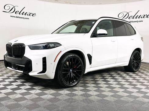 Used 2024 BMW X5 xDrive40i w/ M Sport Package AWD/4WD image 3