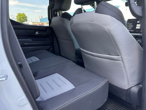 Used 2025 Toyota Tacoma TRD Sport AWD/4WD image 21