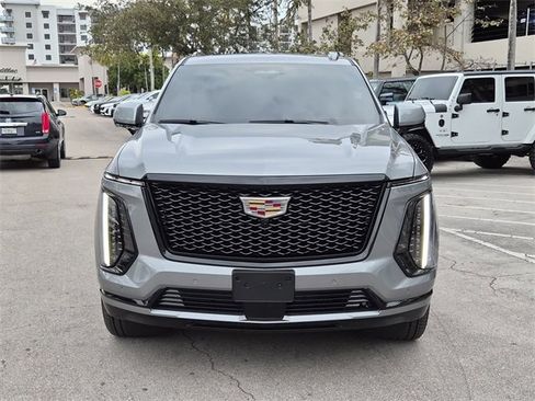 Certified 2025 Cadillac Escalade ESV Sport Platinum image 8