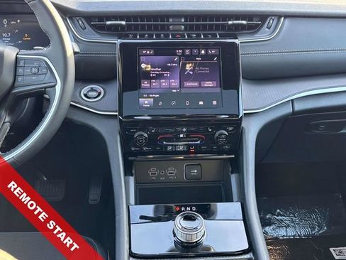 New 2025 Jeep Grand Cherokee L Altitude image 12