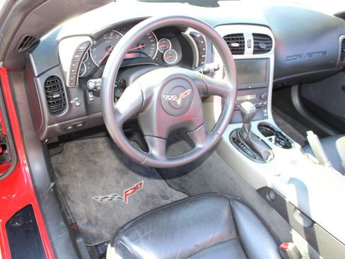 Used 2005 Chevrolet Corvette Convertible w/ Preferred Equipment Group RWD image 21