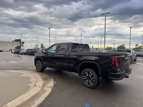 Used 2023 GMC Sierra 1500 AT4 w/ AT4 Preferred Package AWD/4WD image 3