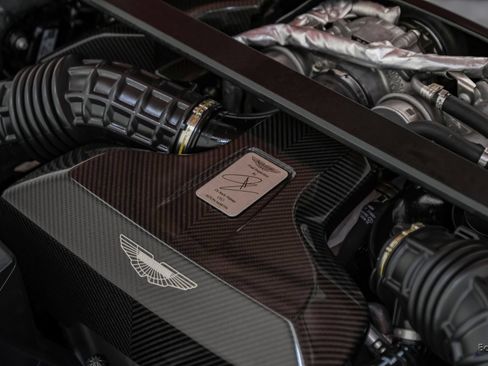 Used 2019 Aston Martin V8 Vantage Coupe RWD image 96