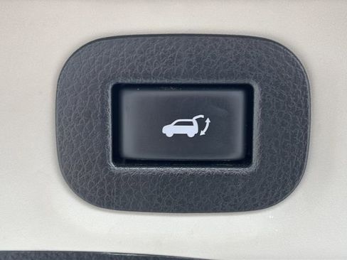 Used 2019 Nissan Rogue SV AWD/4WD image 18