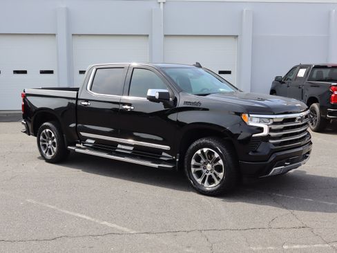 Used 2023 Chevrolet Silverado 1500 High Country w/ Technology Package AWD/4WD image 2