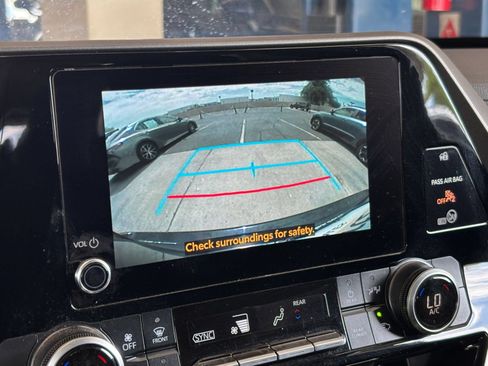 Used 2025 Toyota Highlander LE FWD image 25
