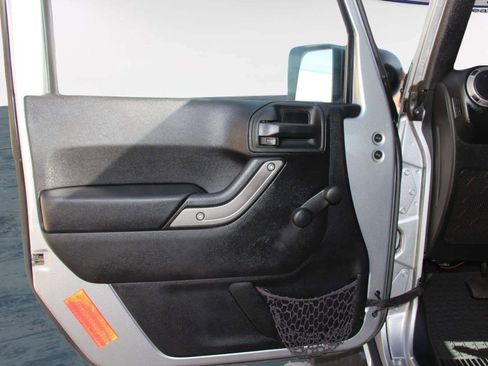 Used 2015 Jeep Wrangler Unlimited Sport image 12