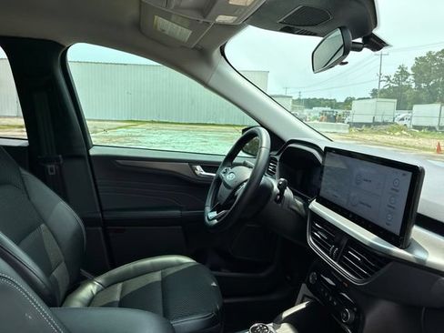 Used 2024 Ford Escape SE FWD image 23