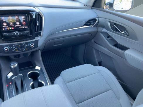 Used 2020 Chevrolet Traverse LT image 29