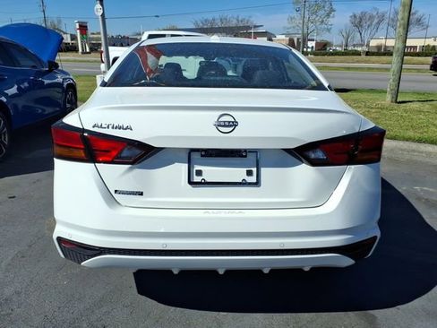 Used 2025 Nissan Altima 2.5 SV image 2