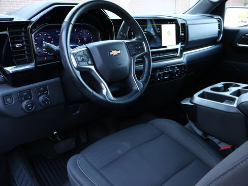 Used 2023 Chevrolet Silverado 1500 LT AWD/4WD image 3