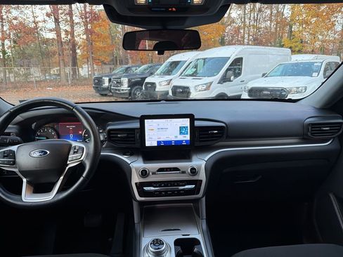 Used 2022 Ford Explorer XLT image 13