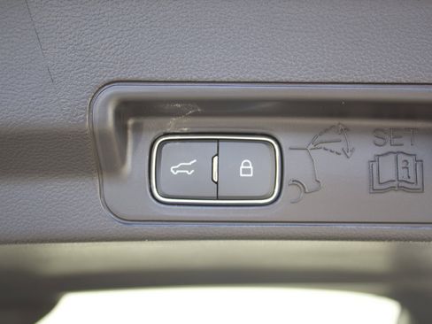 Used 2025 Ford Explorer ST image 31