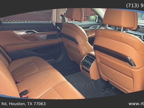 Used 2018 BMW 740i xDrive AWD/4WD image 37