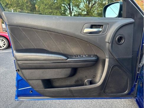 Used 2020 Dodge Charger SXT w/ Blacktop Package image 7