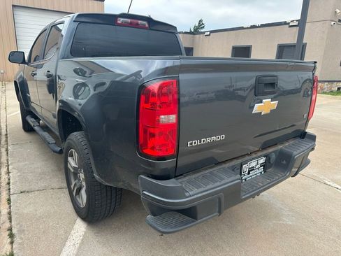 Used 2017 Chevrolet Colorado LT RWD image 3