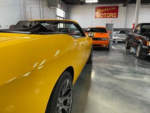 Used 2017 Dodge Challenger SRT w/ Technology Group image 12