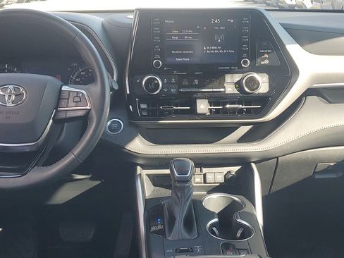 Used 2021 Toyota Highlander XLE image 28