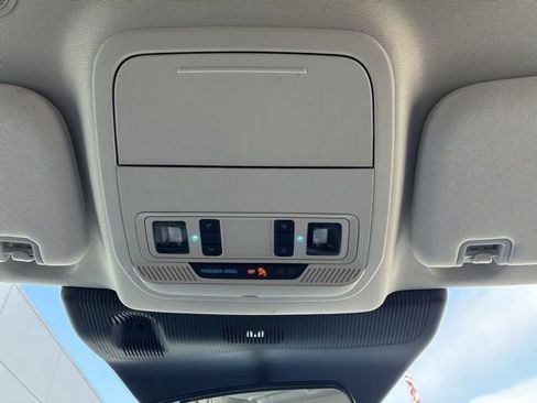 Certified 2025 Ford Explorer Active image 18