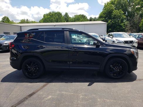 Used 2023 GMC Terrain SLE w/ Driver Convenience Package FWD image 4
