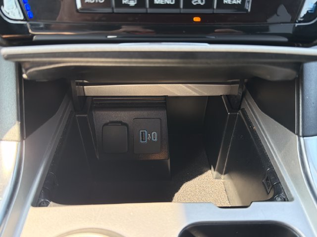 Used 2024 Ford Explorer Limited AWD/4WD image 22