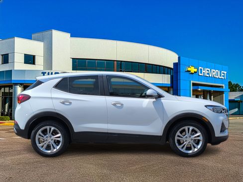 Used 2023 Buick Encore GX Preferred w/ Cold Weather Comfort Package FWD image 8