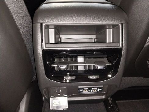 New 2025 Jeep Grand Cherokee Altitude image 11