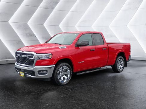 Used 2025 RAM 1500 Big Horn AWD/4WD image 2
