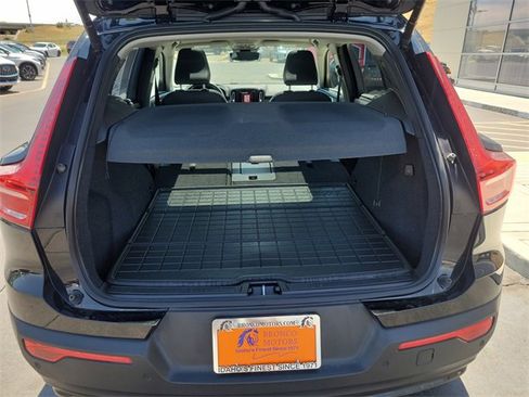 Used 2023 Volvo XC40 B5 Plus image 25