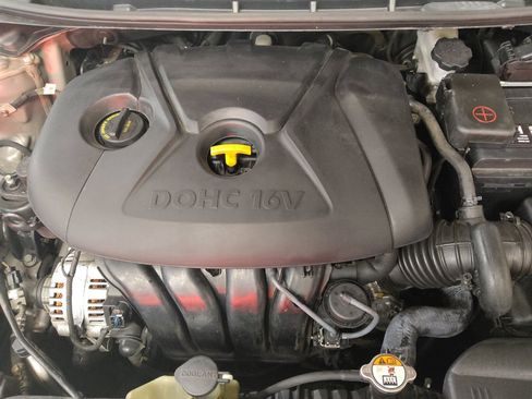 Used 2014 Hyundai Elantra SE FWD image 30