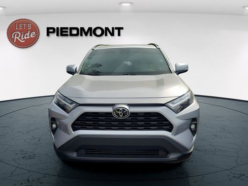 Used 2022 Toyota RAV4 XLE Premium image 3