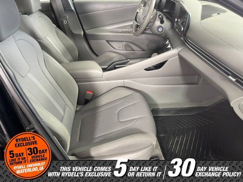 Used 2024 Hyundai Elantra SE FWD image 15