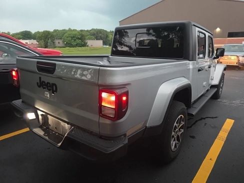 Used 2024 Jeep Gladiator Sport AWD/4WD image 6