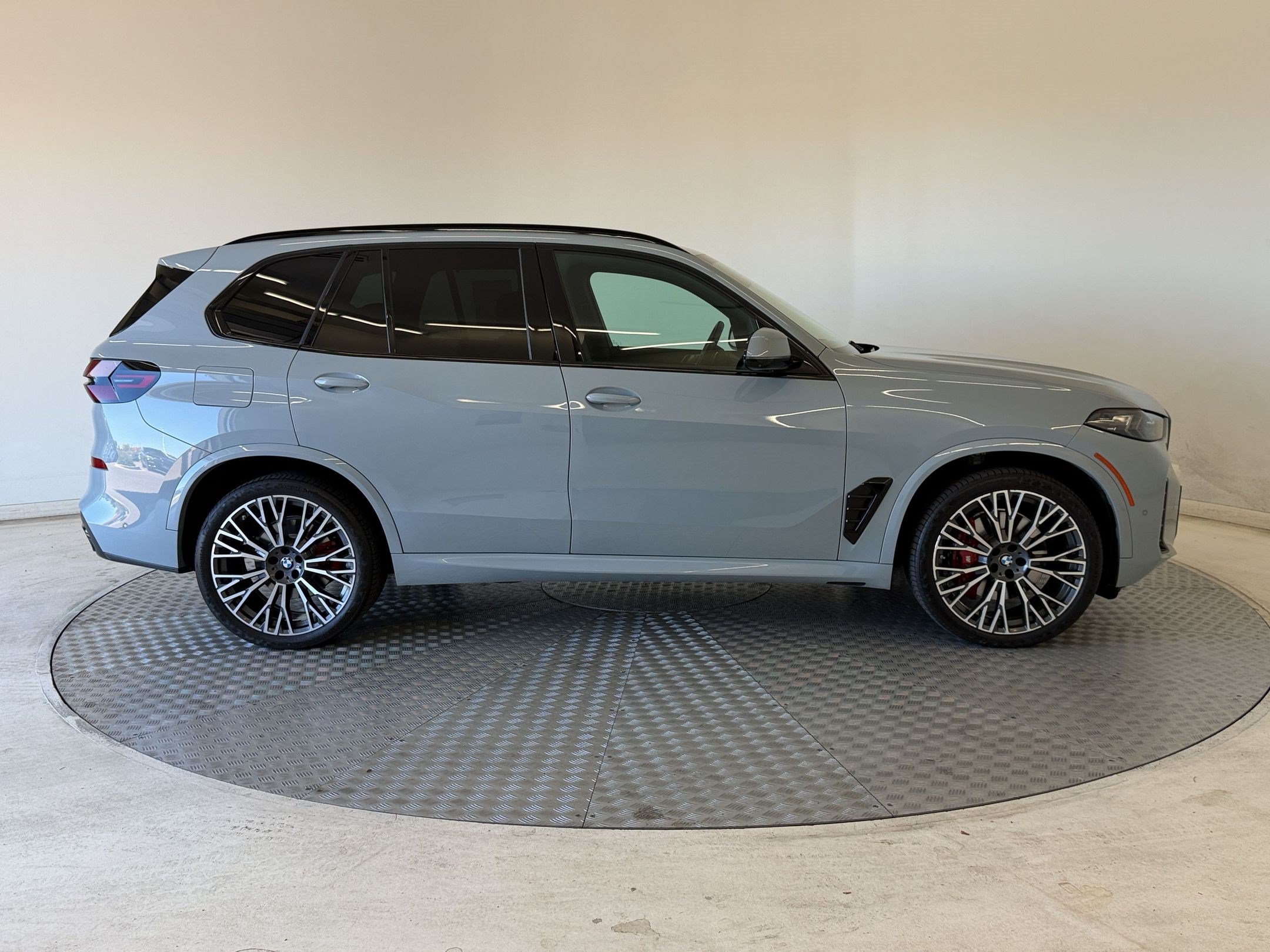 Certified 2025 BMW X5 xDrive40i AWD/4WD image 8
