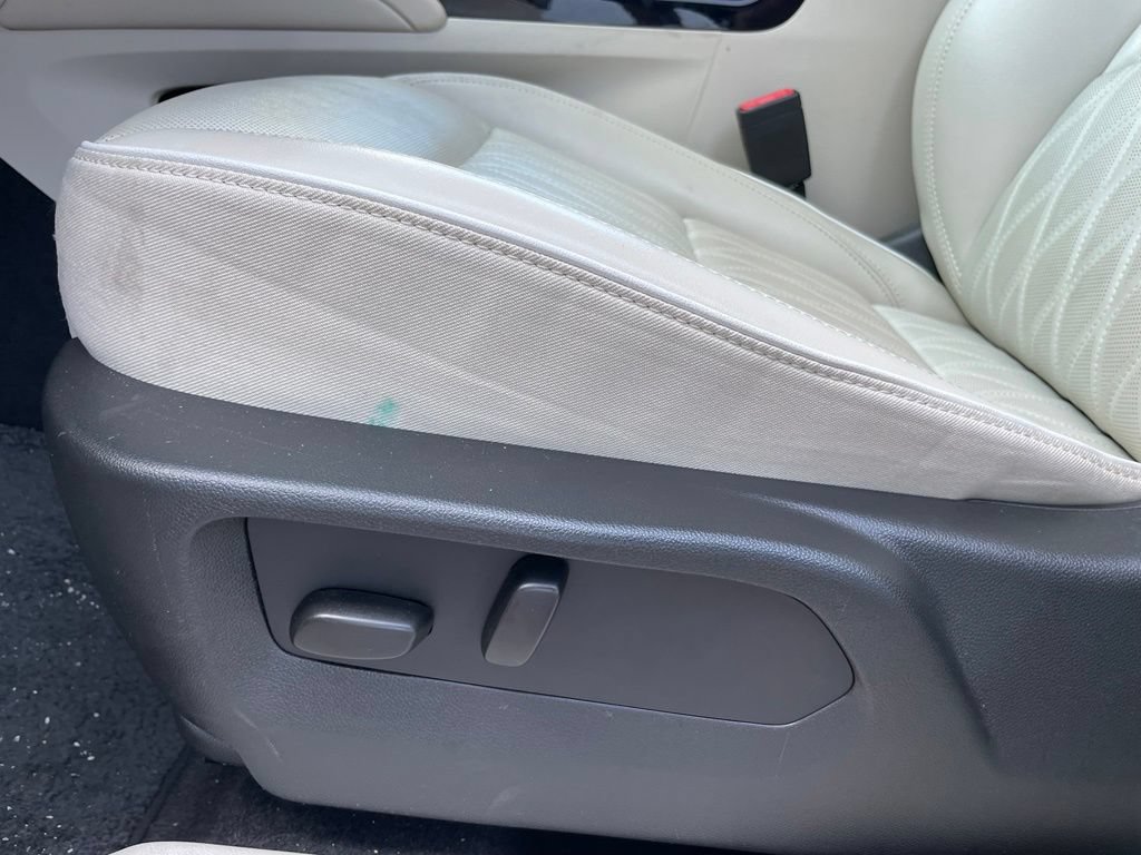Used 2023 Buick Envision Avenir FWD image 11