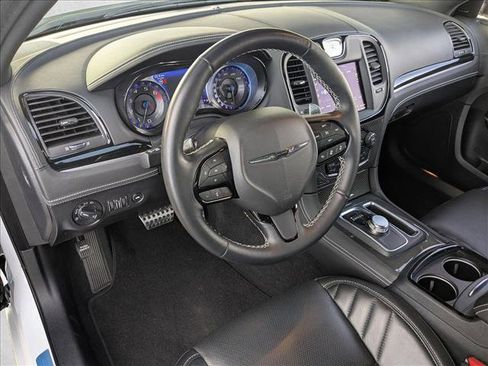 Certified 2023 Chrysler 300 C image 10