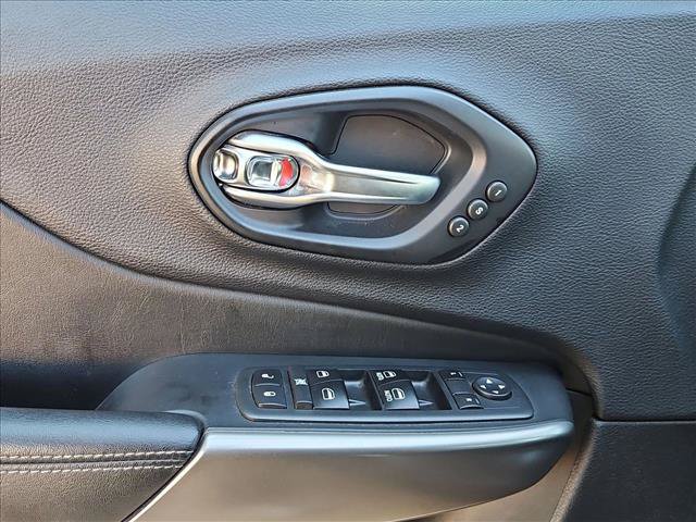 Used 2019 Jeep Cherokee Limited w/ Luxury Group AWD/4WD image 8