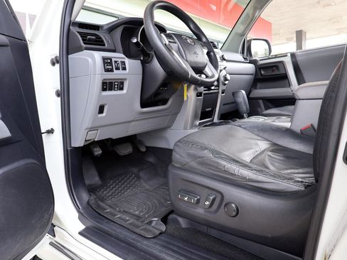 Used 2011 Toyota 4Runner SR5 w/ Convenience Pkg image 36
