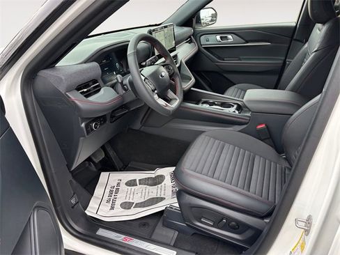 New 2026 Ford Explorer ST-Line w/ ST-Line Street Pack image 9