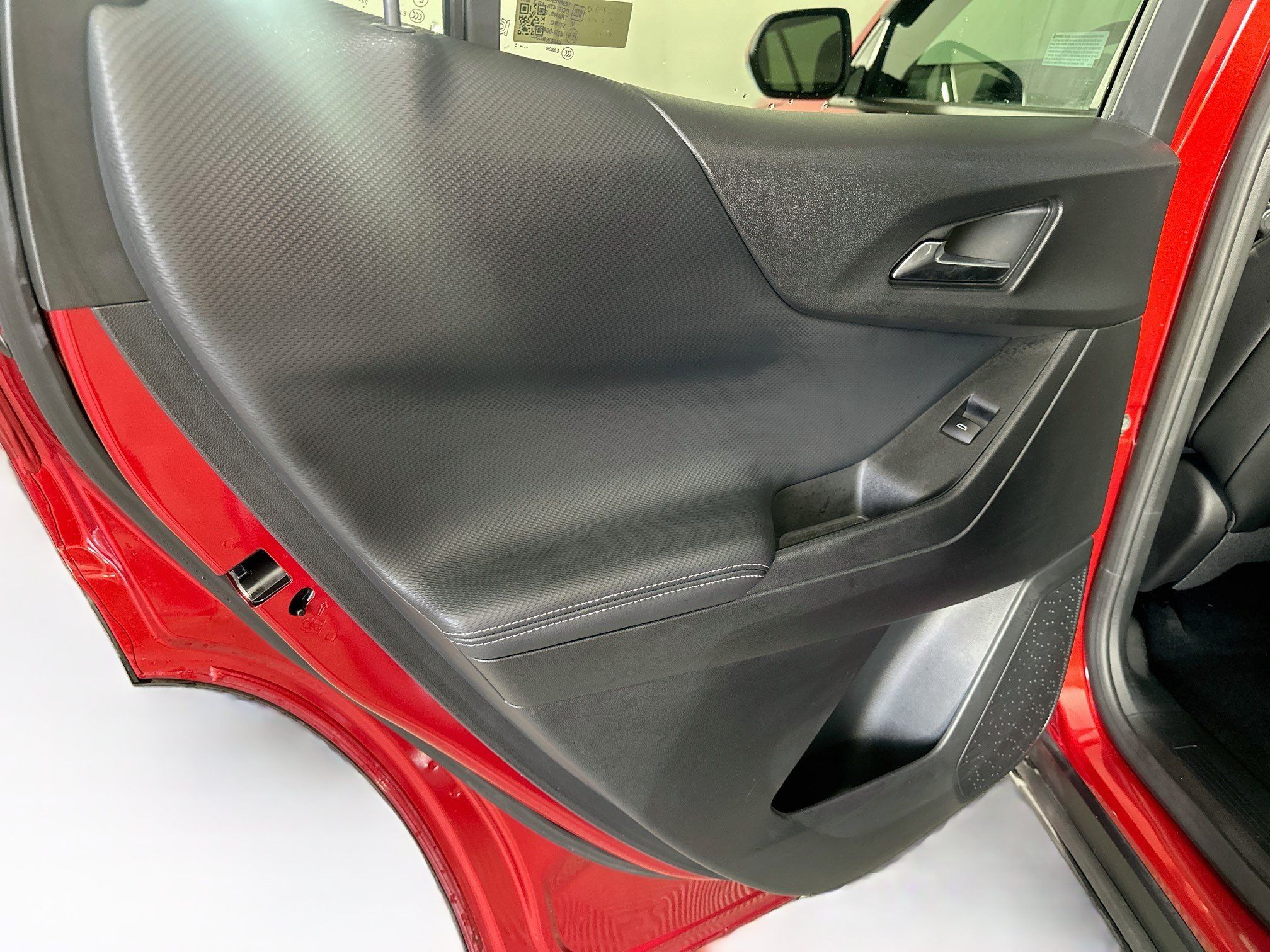 Used 2025 Chevrolet Equinox LT w/ Convenience Package II FWD image 25