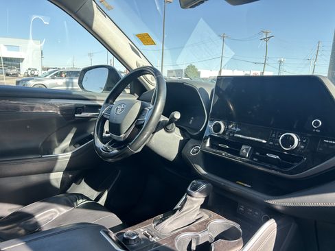 Used 2023 Toyota Highlander Limited AWD/4WD image 14