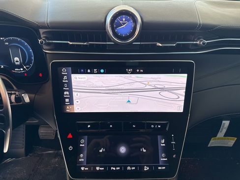 Used 2025 Maserati Grecale GT image 13