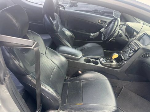 Used 2013 Hyundai Genesis 3.8 RWD image 10
