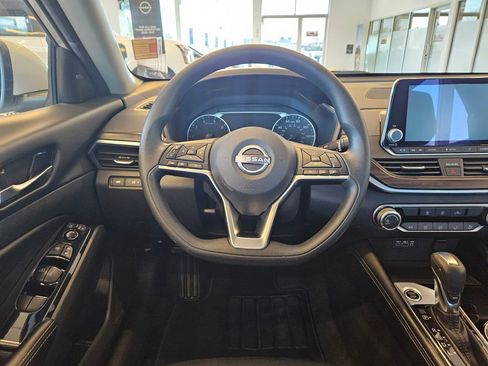 Used 2023 Nissan Altima 2.5 SV image 16