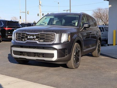 New 2025 Kia Telluride S image 3