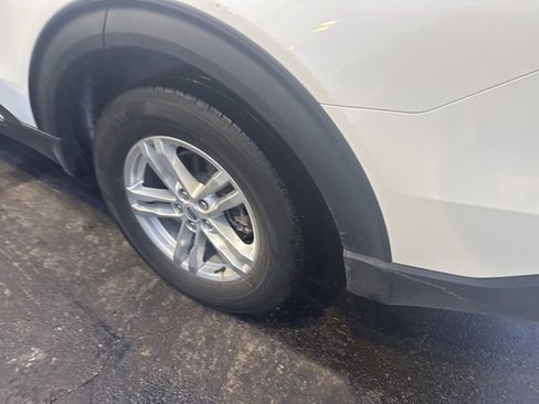 Used 2022 Ford Explorer XLT w/ Equipment Group 202A image 8