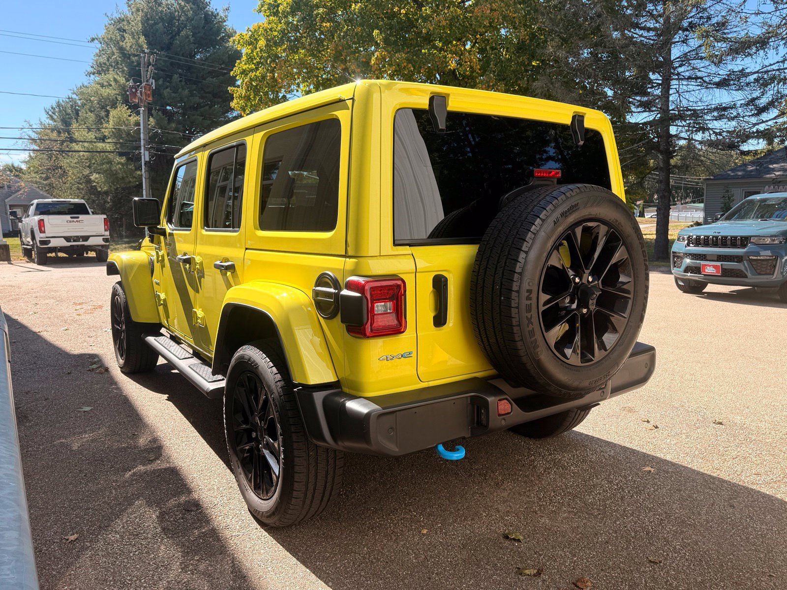 Used 2024 Jeep Wrangler Unlimited Sahara w/ Technology Group AWD/4WD image 5
