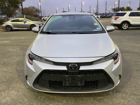 Used 2022 Toyota Corolla LE image 2