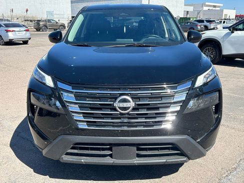 Used 2023 Nissan Rogue S AWD/4WD image 2