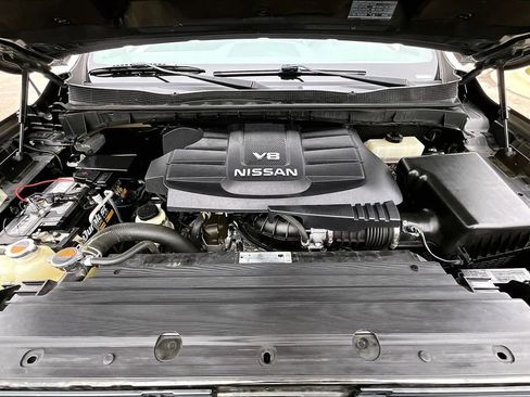 Used 2019 Nissan Titan SV w/ SV Convenience Package image 31